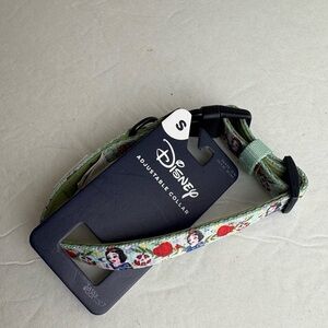 Disney Snow White Dog Collar in Green sassy Woof size small